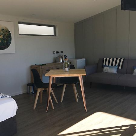 Kohimarama Beach Bed & Breakfast - Style And Privacy In Superb Location Оукланд Екстериор снимка