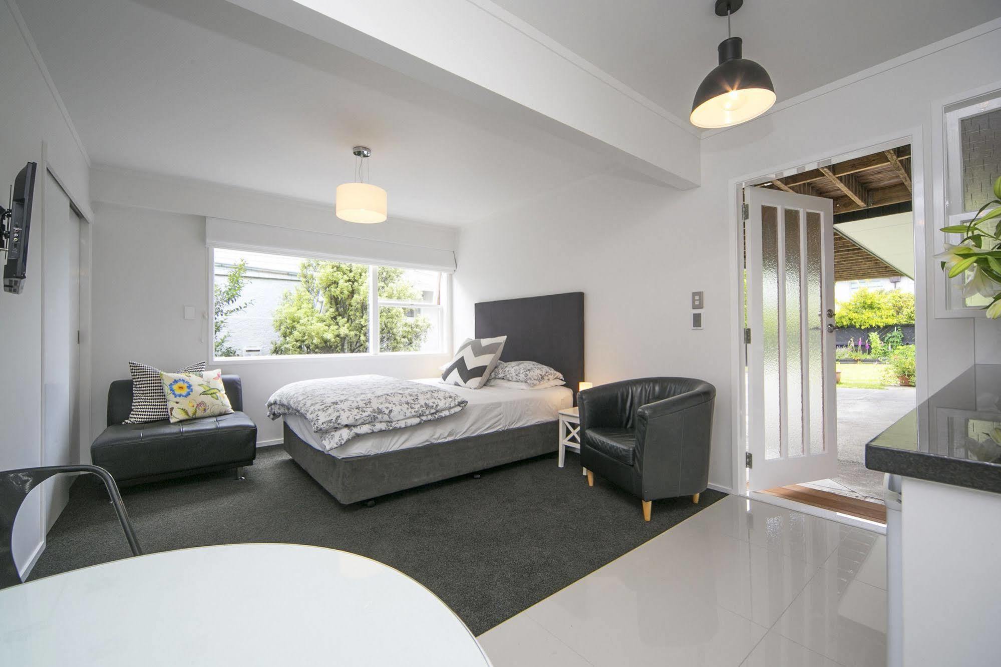Kohimarama Beach Bed & Breakfast - Style And Privacy In Superb Location Оукланд Екстериор снимка